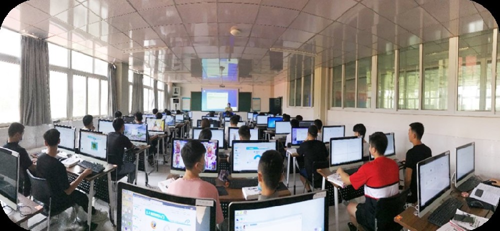 Web前端開發(fā)實訓(xùn)室.jpg